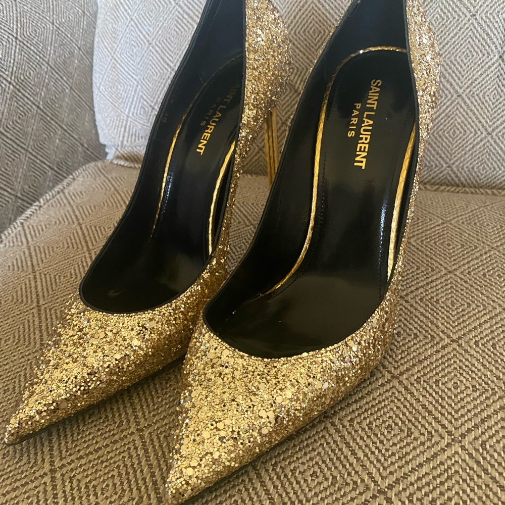 Saint Laurent pumps